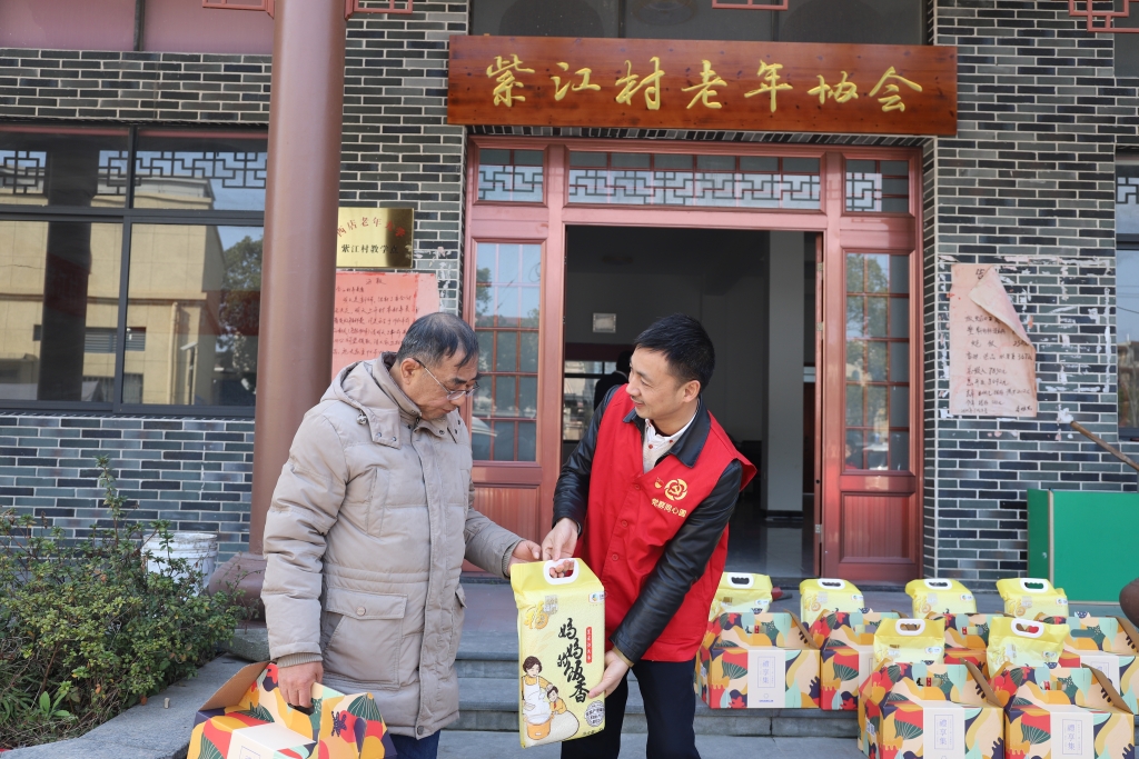 暖春意，敬老情-尊龙凯时多年坚持慰问孤寡老人