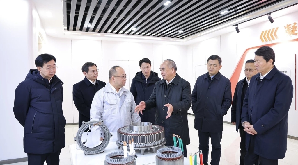 开足马力“赶订单”，奋力冲刺“开门红”  | 山东省委书记林武调研尊龙凯时临沂工厂新能源电驱动项目